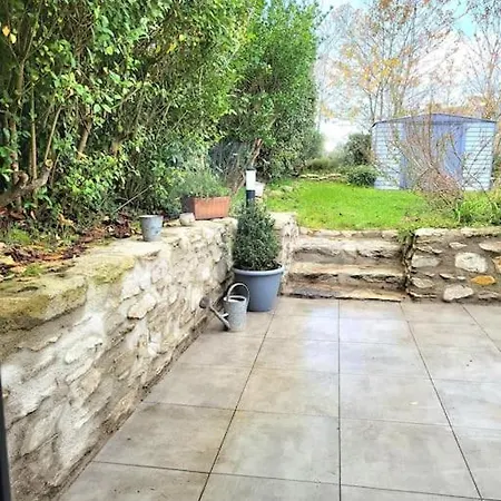 La Fontaine Des Pres