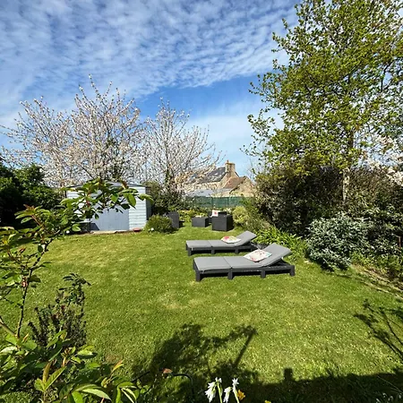 La Fontaine Des Pres Casa de hóspedes 4*